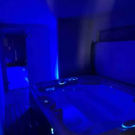 De Maman, Jacuzzi & Hammam Prive Apartment *